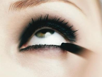 maquiar para festa Como delinear os olhos: 2   Lápis preto para olhos