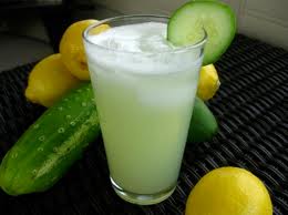 Pepino emagrece, desincha, faz o intestino funcionar e acaba com a olheira pepino Pepino emagrece, desincha, faz o intestino funcionar e acaba com a olheira