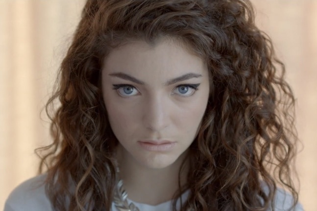 cantora Lorde - Tipos de cabelos cacheados: o guia completo